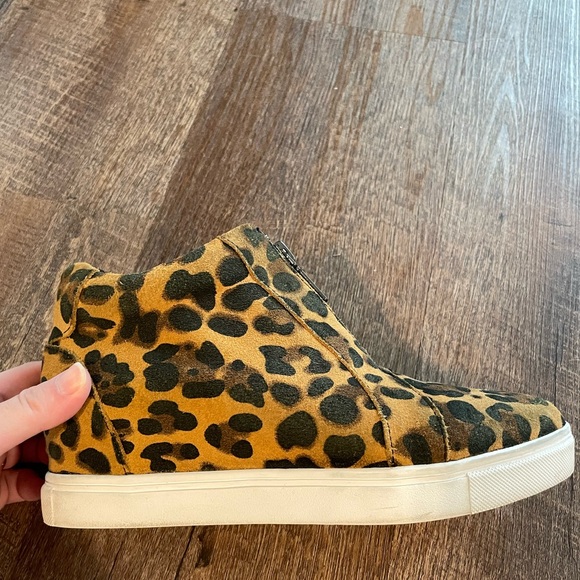 Blondo Glenda Leopard Waterproof Suede Zip Up Wedge Heel Sneaker Bootie Size 6.5 - Picture 6 of 14
